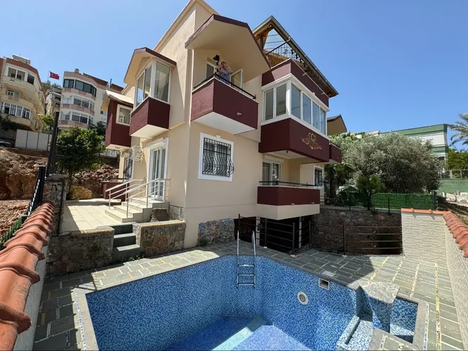 3+2 VILLA WITH CITY AND NATURE VIEW IN ALANYA CASTLE