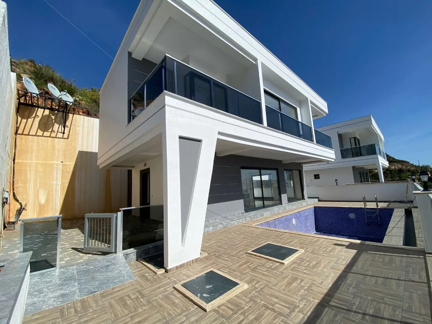 VILLA WITH SEA VIEW IN THE BEKTAŞ REGION, SUITABLE FOR CITIZENSHIP