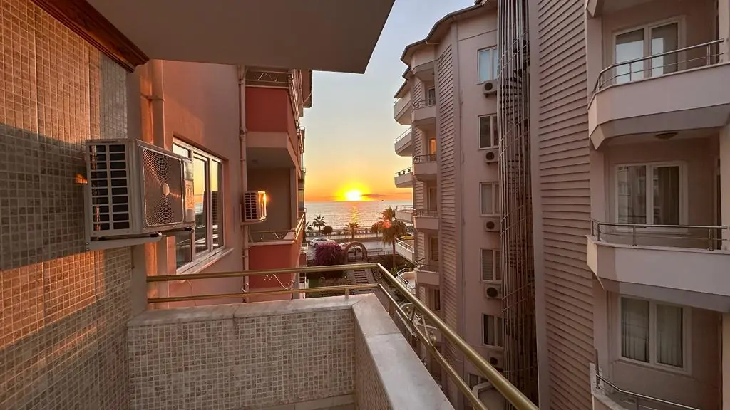 Luxury Furnished 1+1 Flat Right on the Seafront in Mahmutlar
