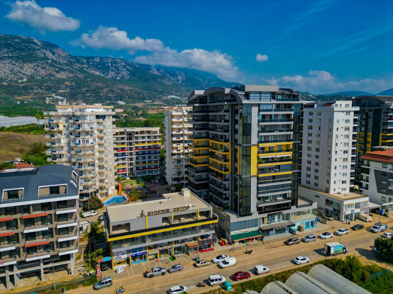3+1 APARTMENT WITH SEPARATE KITCHEN ON ATATÜRK STREET IN MAHMUTLAR