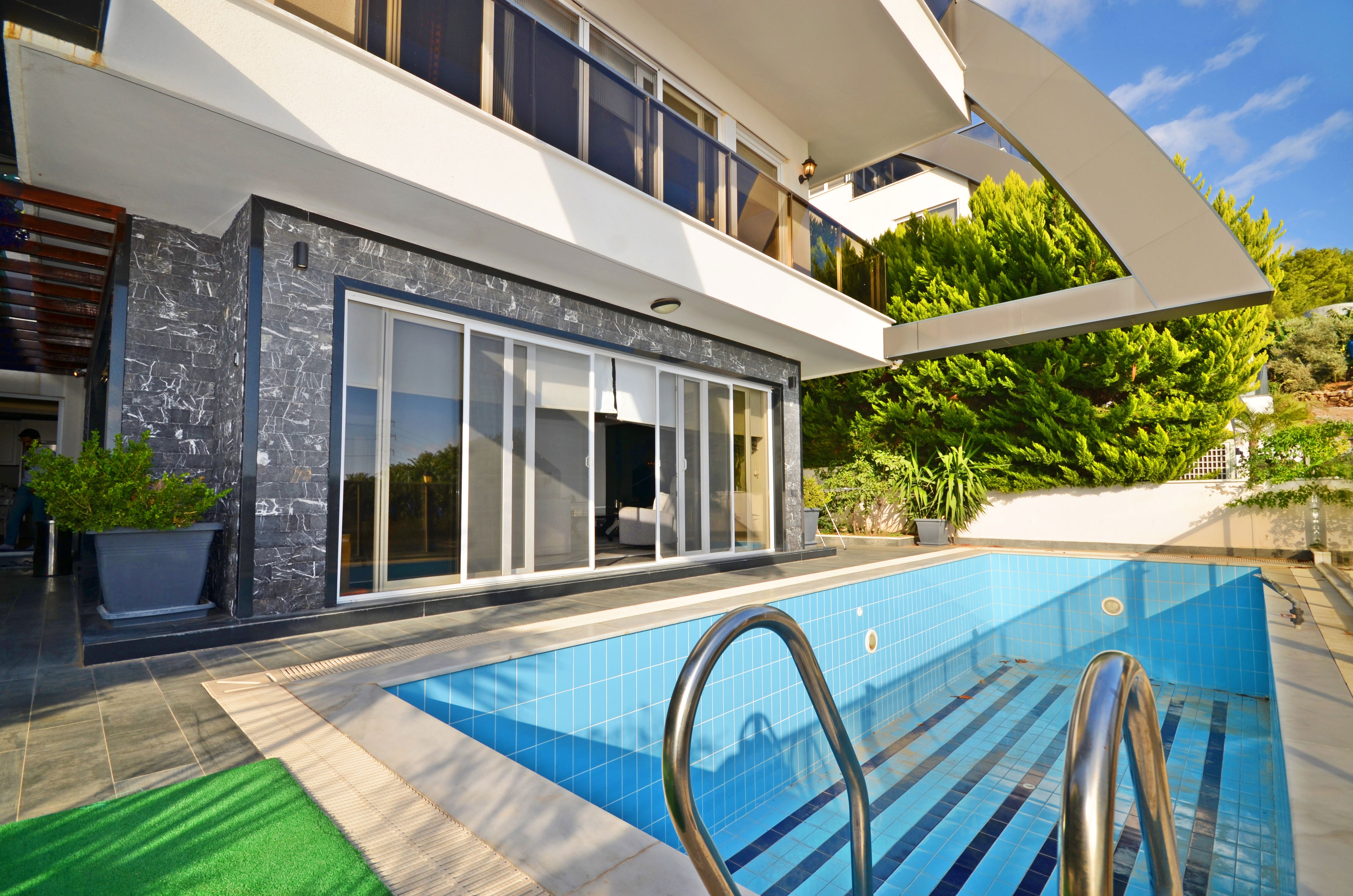 3+1 VILLA WITH PRIVATE POOL AND UNIQUE SEA VIEW IN KARGICAK