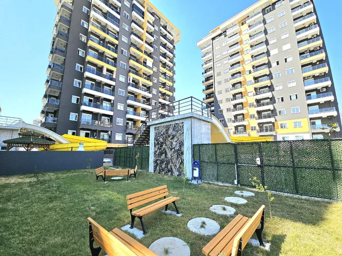 2+1 FULLY FURNISHED APARTMENT NEAR THE STREET IN MAHMUTLAR