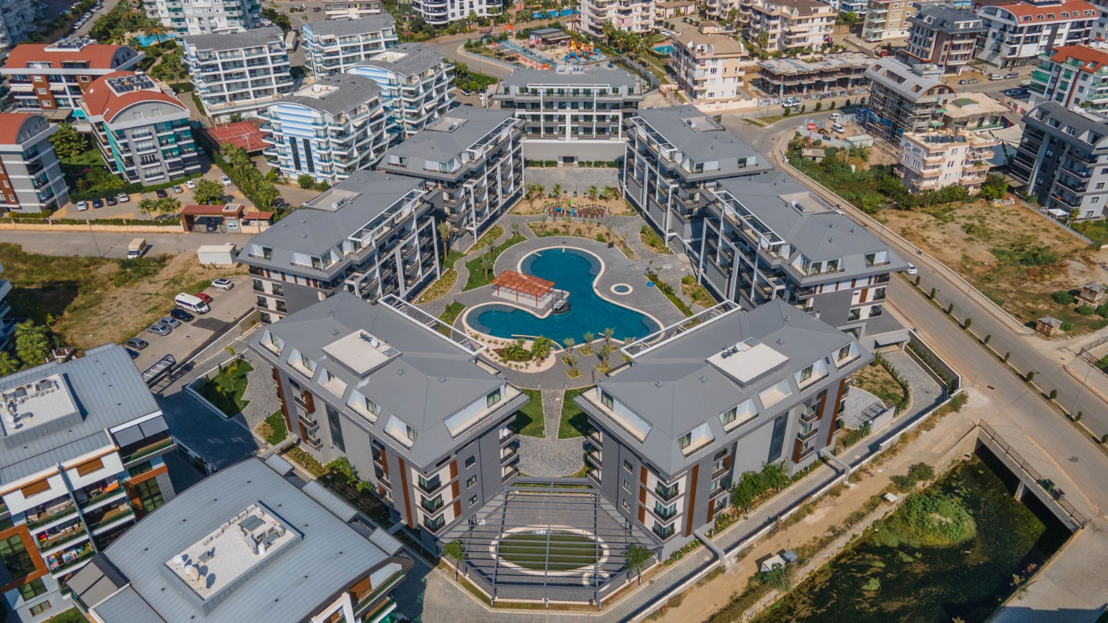 ALANYA OBADA SİTE İÇERİSİNDE FULL AKTİVİTELİ 3+1 AYRI MUTFAKLI DAİRE 