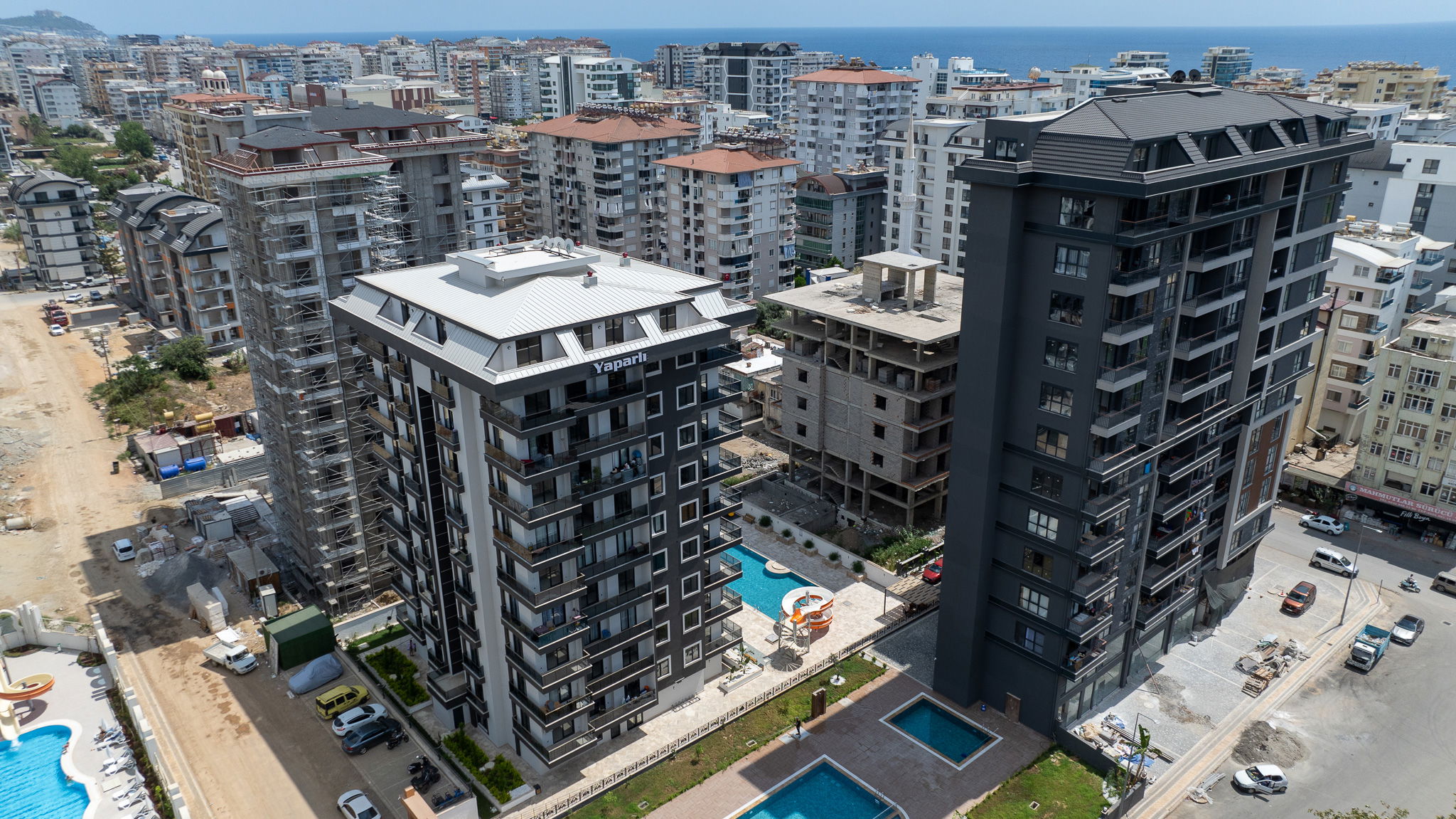 FULLY FURNISHED 1+1 APARTMENT FOR SALE IN A NEW BUILDING IN MAHMUTLAR