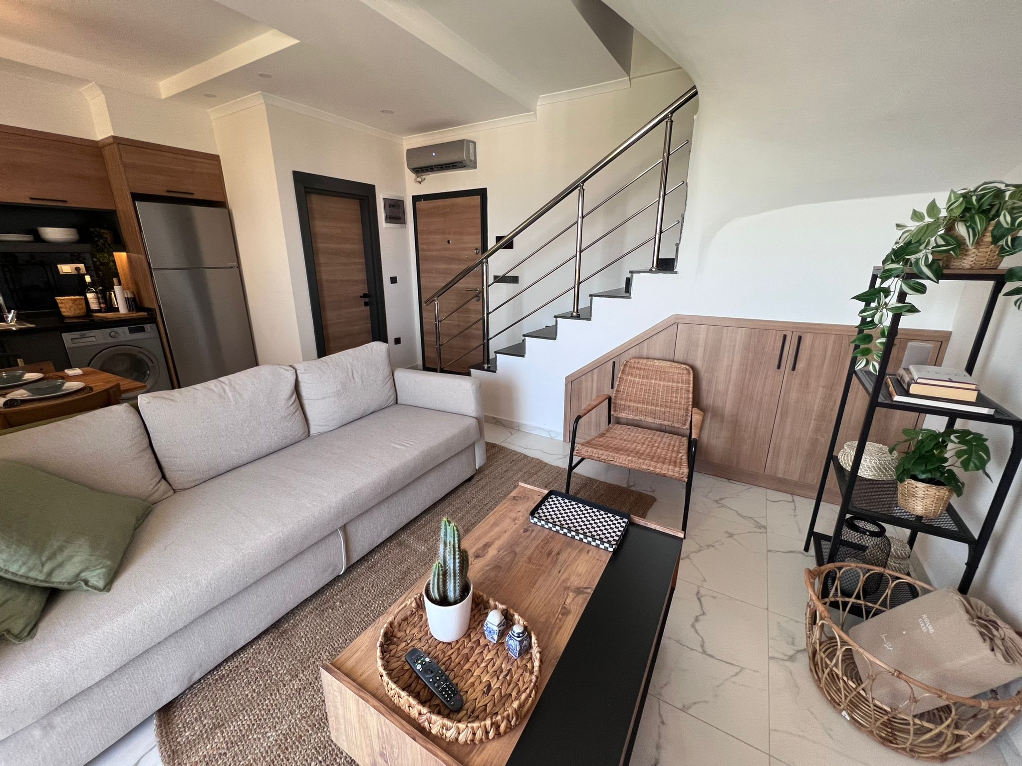 2+1 DUPLEX APARTMENT WITH MOUNTAIN AND SEA VIEWS IN MAHMUTLAR, FURNISH