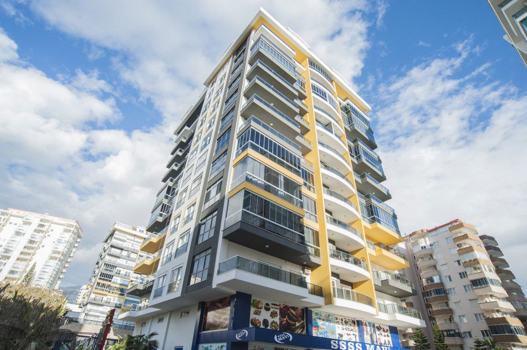 5+1 FULLY FURNISHED APARTMENT ON THE MAIN STREET IN MAHMUTLAR.