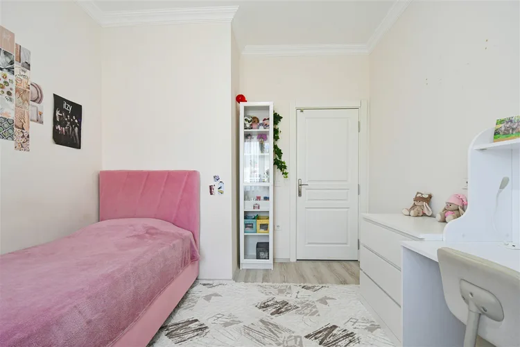 FULLY FURNISHED 2+1 APARTMENT WITH SEPARATE KITCHEN IN ALANYA OBA.