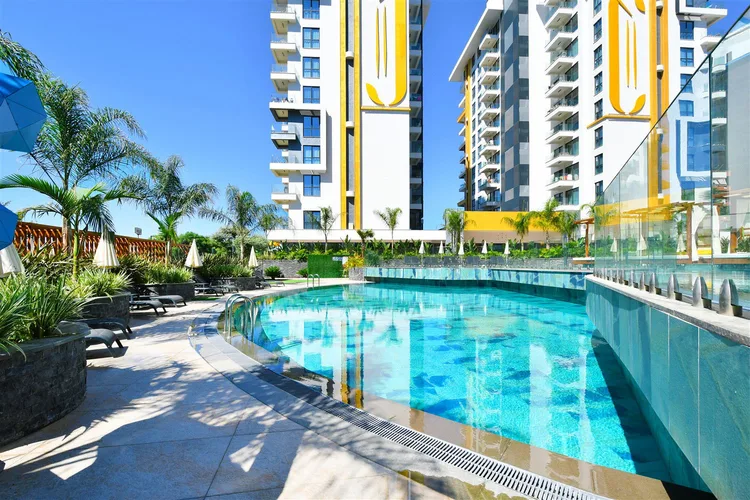 LUXURY 1+1 APARTMENT RIGHT ON THE BEACH IN ALANYA MAHMUTLAR.