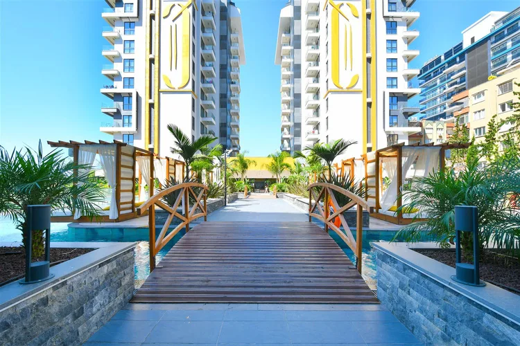 LUXURY 1+1 APARTMENT RIGHT ON THE BEACH IN ALANYA MAHMUTLAR.