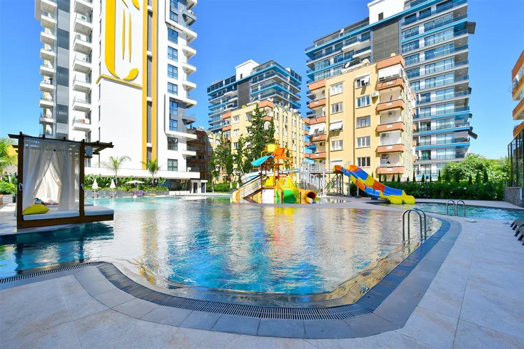 LUXURY 1+1 APARTMENT RIGHT ON THE BEACH IN ALANYA MAHMUTLAR.
