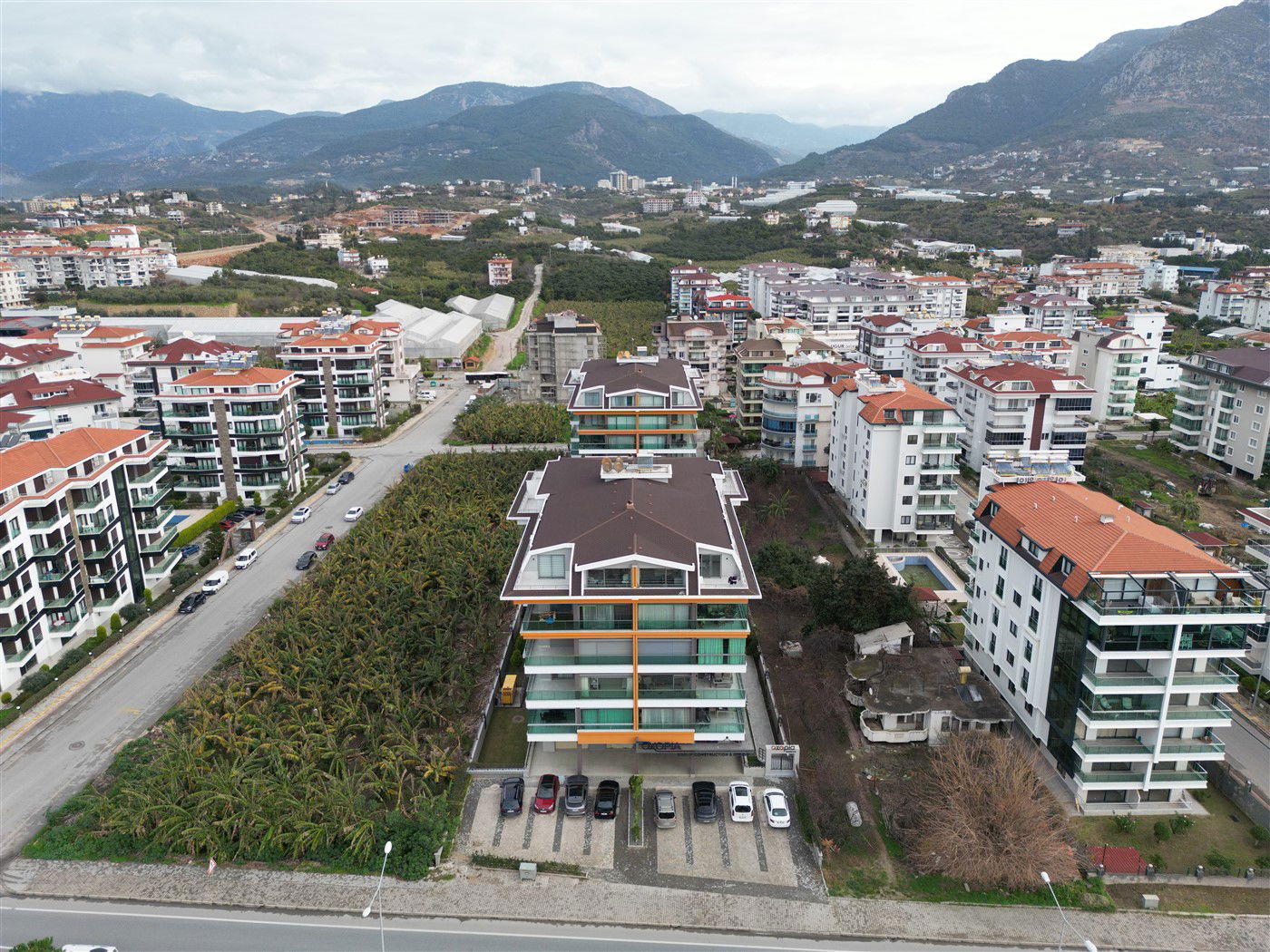 1+1 FURNISHED APARTMENT RIGHT ON THE BEACH IN ALANYA KESTEL.