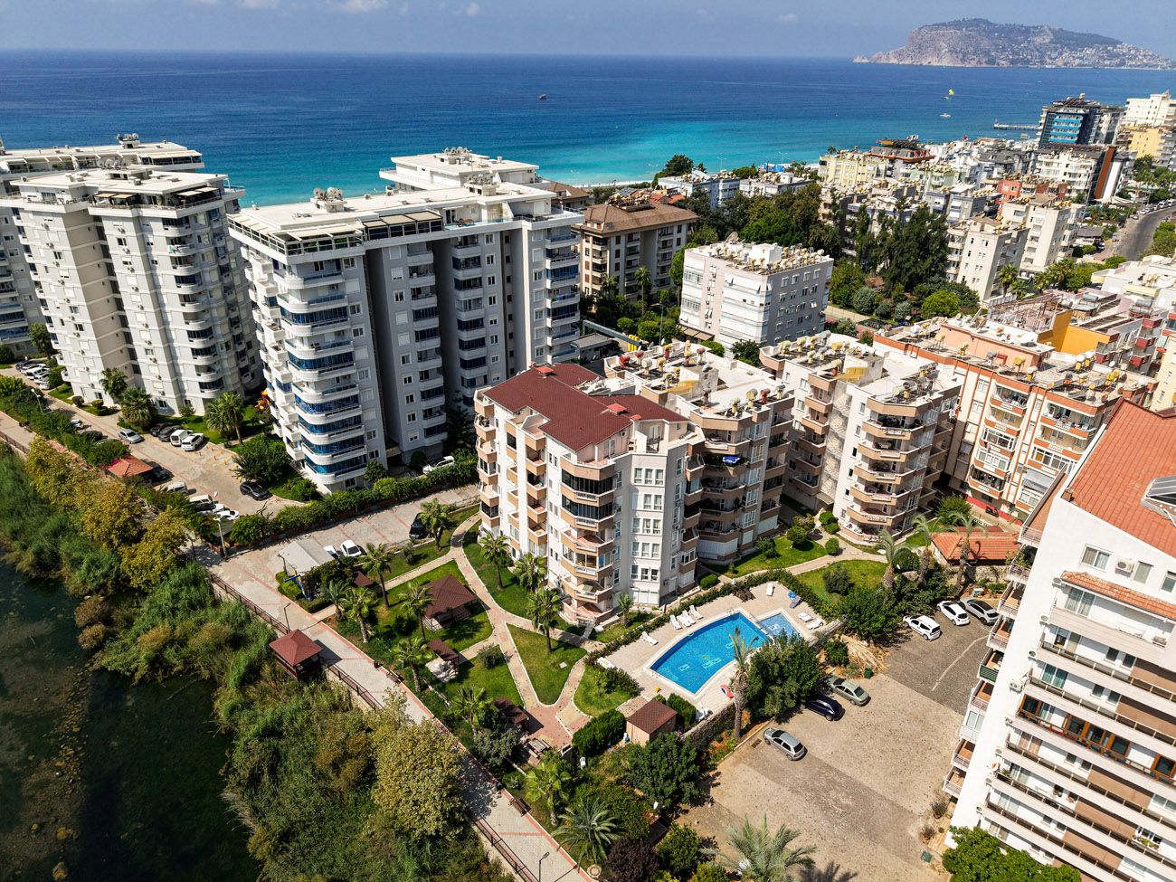 2+1 APARTMENT WITHIN WALKING DISTANCE TO THE SEA IN ALANYA TOSMUR