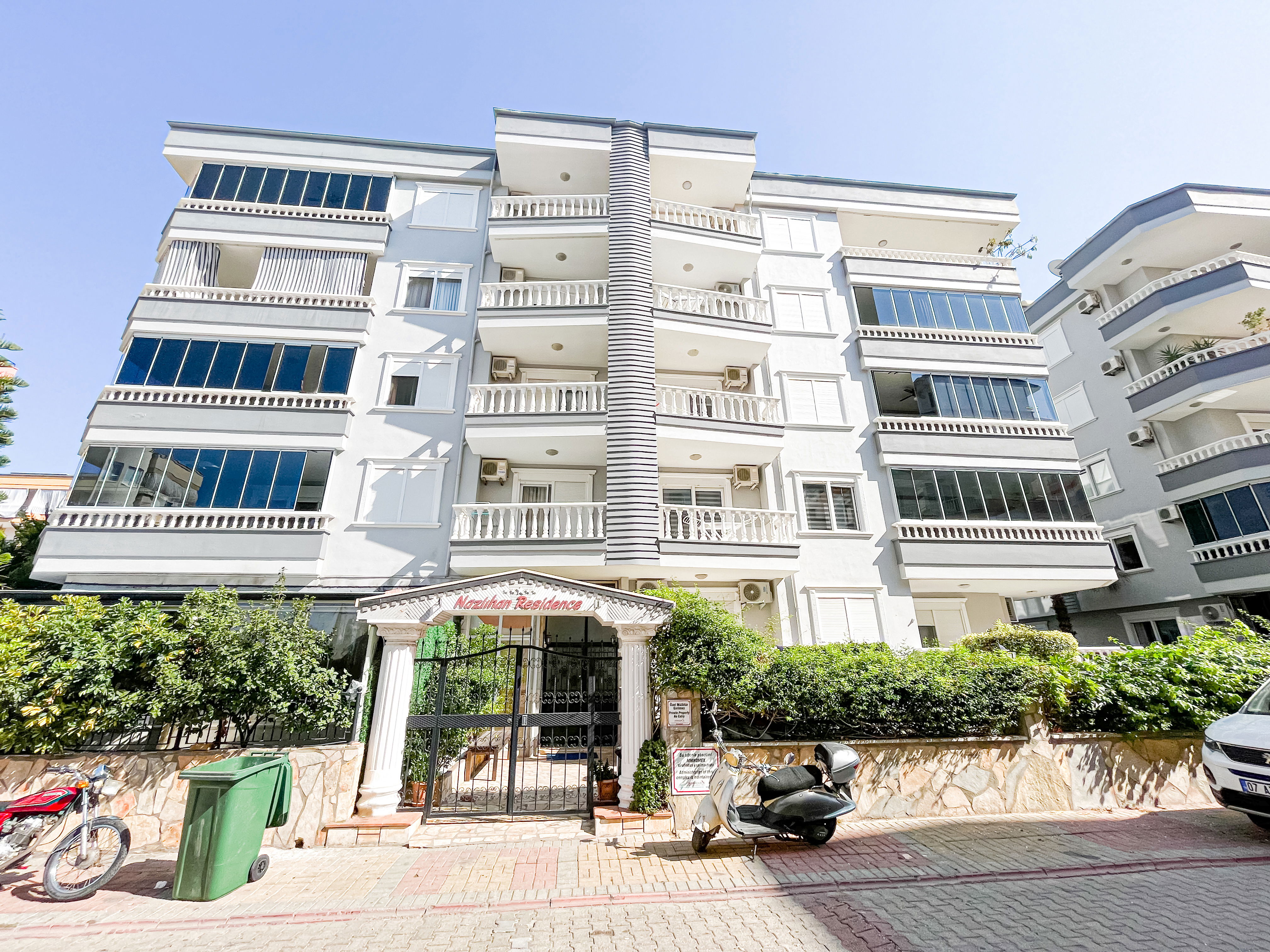FURNISHED 2+1 APARTMENT WITHIN WALKING DISTANCE TO THE SEA IN ALANYA OBA