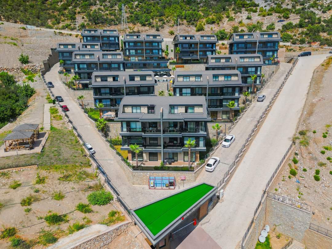 4+1 GARDEN DUPLEX APARTMENT WITH STUNNING CITY VIEW IN ALANYA